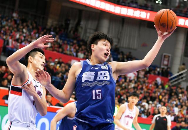 体育直播-7分7失误！季后赛首秀交学费 杨瀚森的路还长着